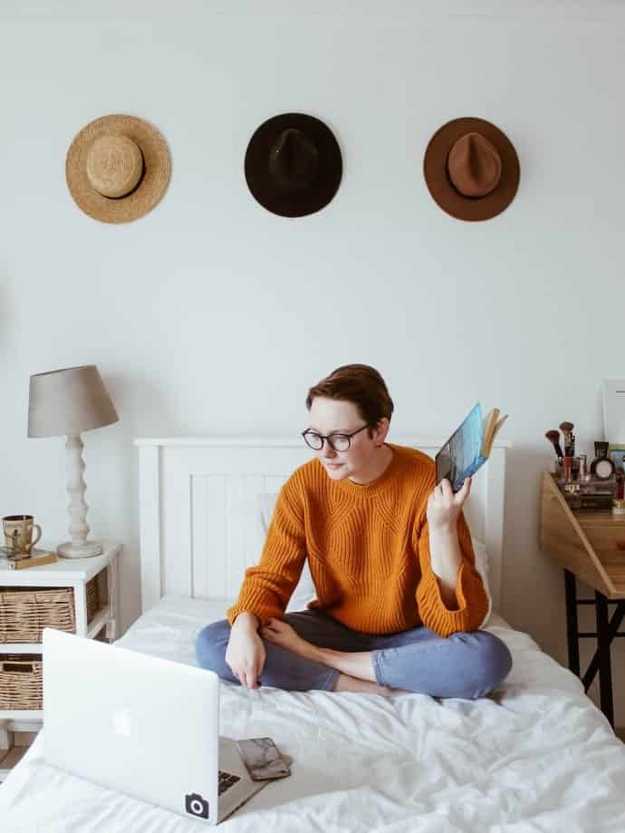 woman reading a blog post